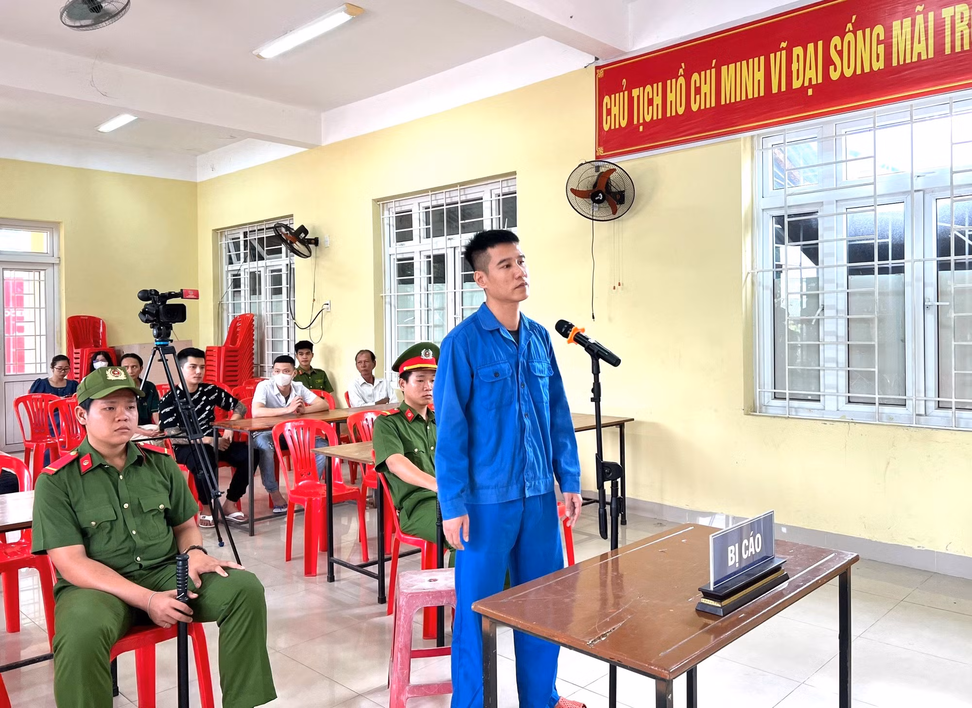 Lĩnh án vì đập phá quán nhậu để thu tiền “bảo kê” -0