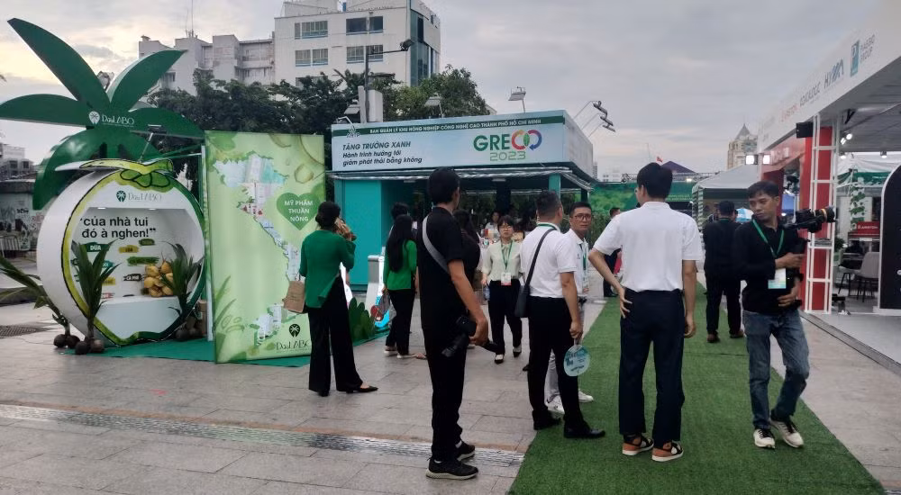 Doanh nghiệp Việt Nam và quốc tế triển lãm sản phẩm, dịch vụ tăng trưởng xanh -0