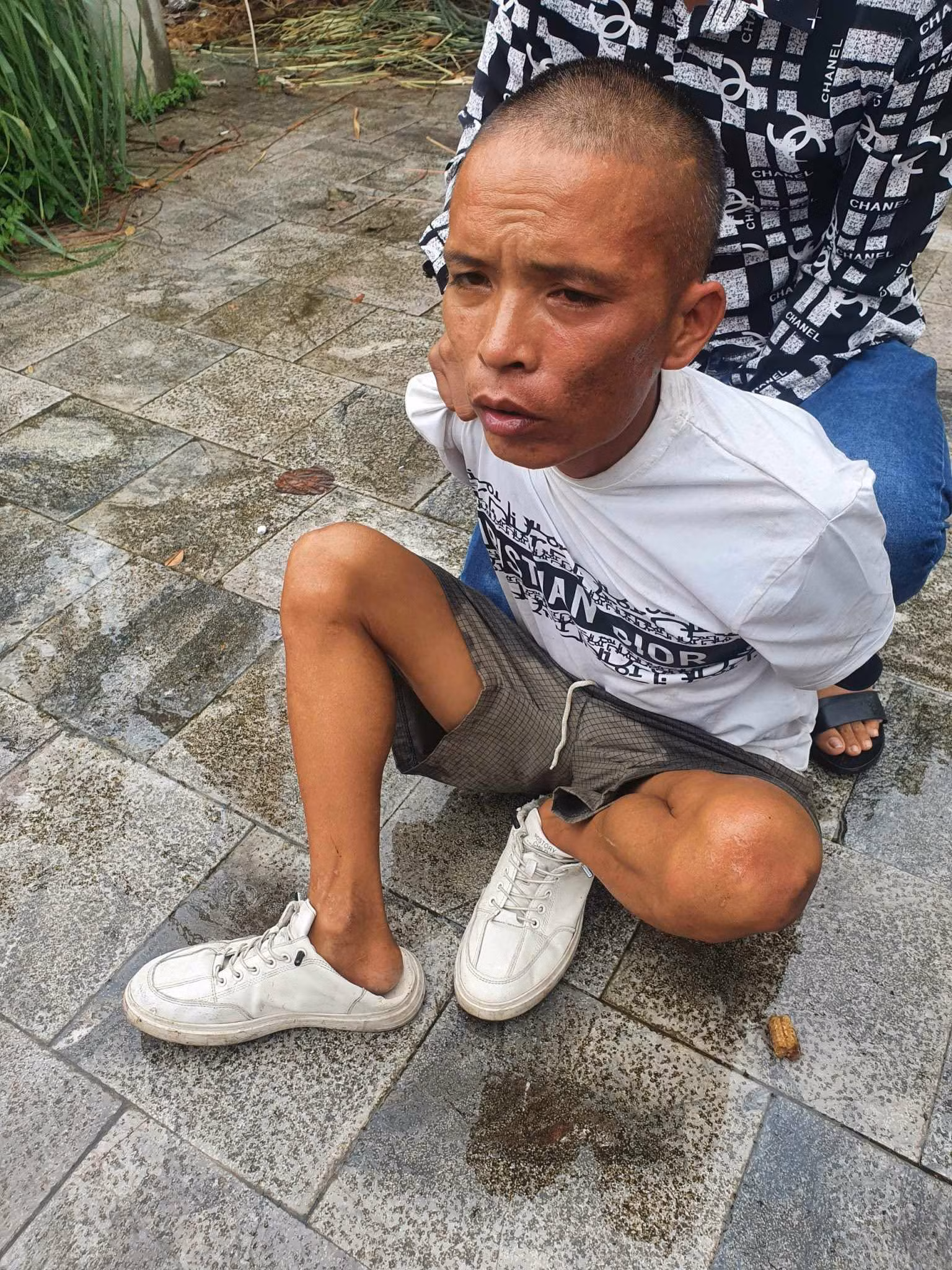 Bắt nhanh đối tượng trộm cắp xe ô tô mang về sử dụng -0