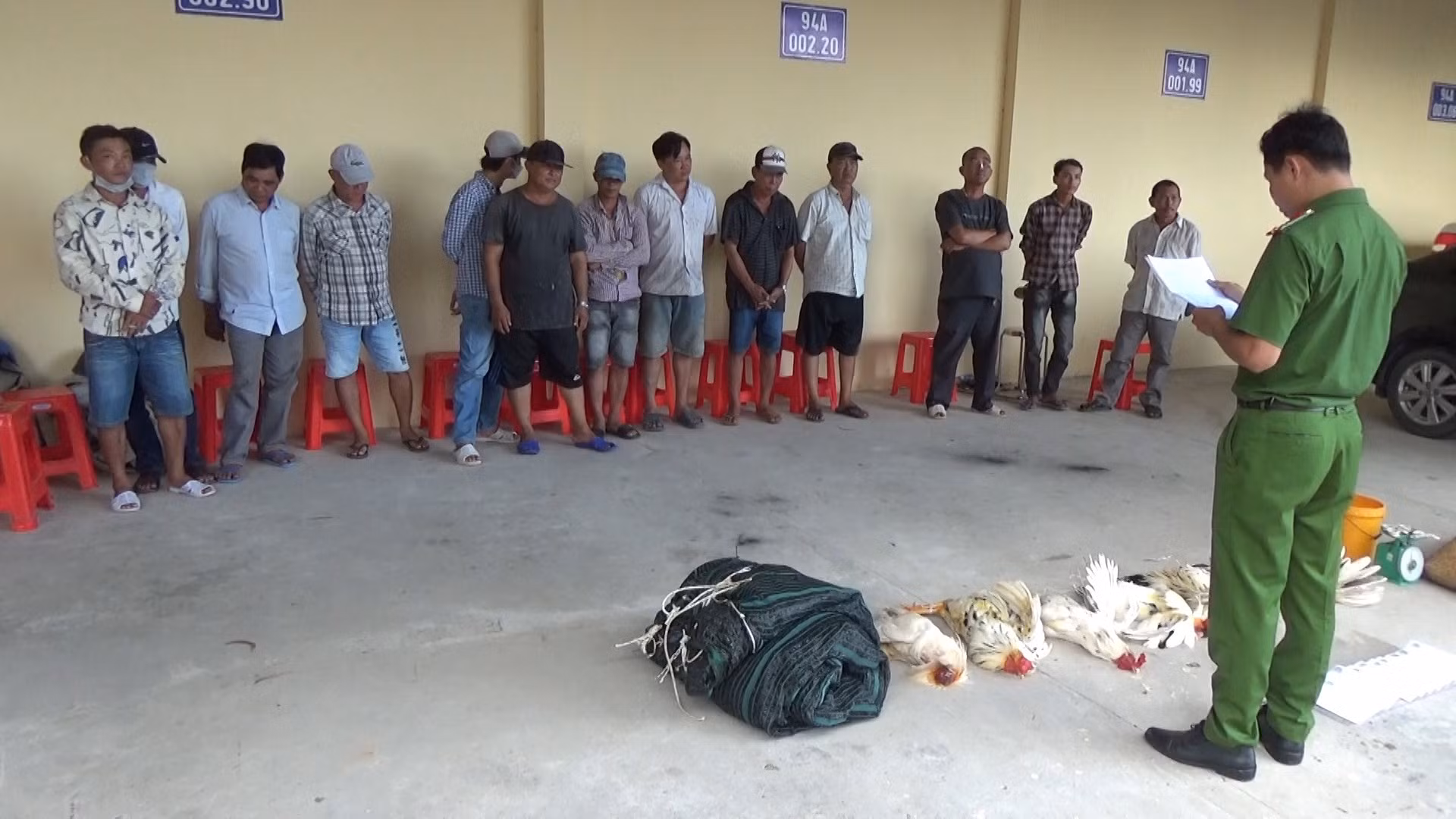 Bắt quả tang 13 đối tượng đá gà, tạm giữ trên 85 triệu đồng -0