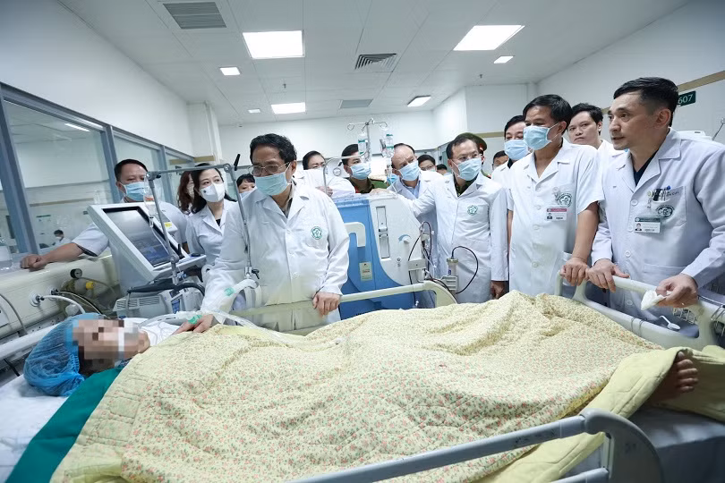 Thủ tướng đề nghị Bệnh viện Bạch Mai tập trung mọi nguồn lực cứu chữa người bệnh -0