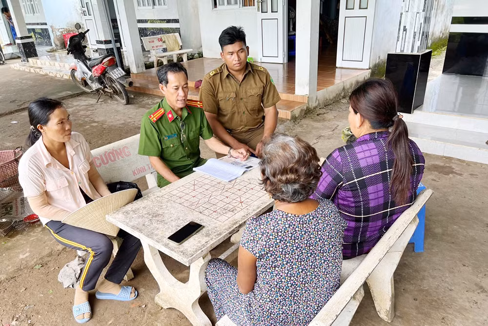 Công an xã ở Sóc Trăng: Dân vận khéo trong vùng dân tộc Khmer -2