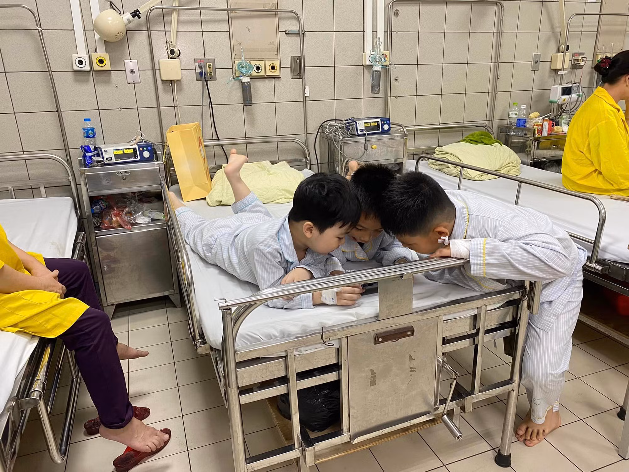 Vụ cháy chung cư mini: Còn 6 bệnh nhân nguy kịch, một số người đã được xuất viện -0