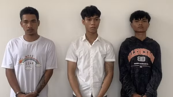 Khởi tố nhóm đối tượng dùng súng rulo cướp ngân hàng