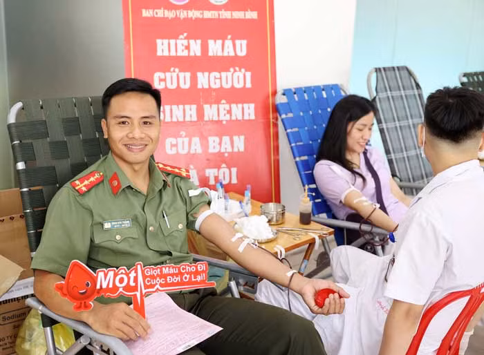 Chương trình hiến máu tình nguyện với chủ đề “Giọt hồng Công an Ninh Bình” đợt 2 năm 2023 -3