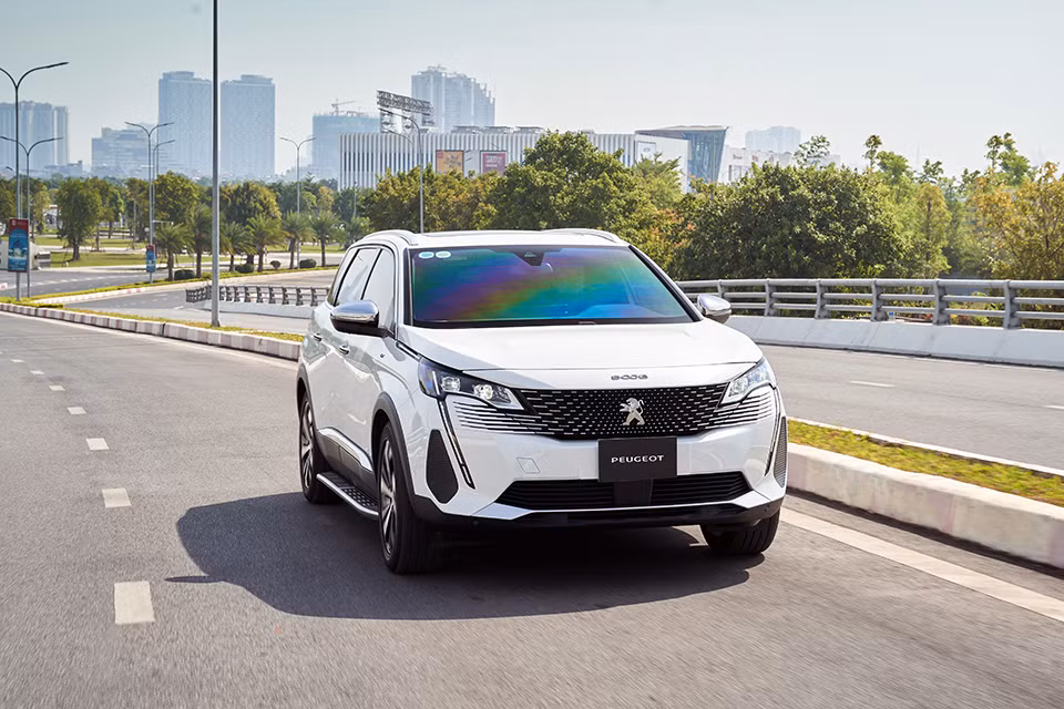Peugeot Việt Nam triển khai giá ưu đãi mới chỉ 749 triệu đồng&nbsp;cho bộ 3 SUV cao cấp -1