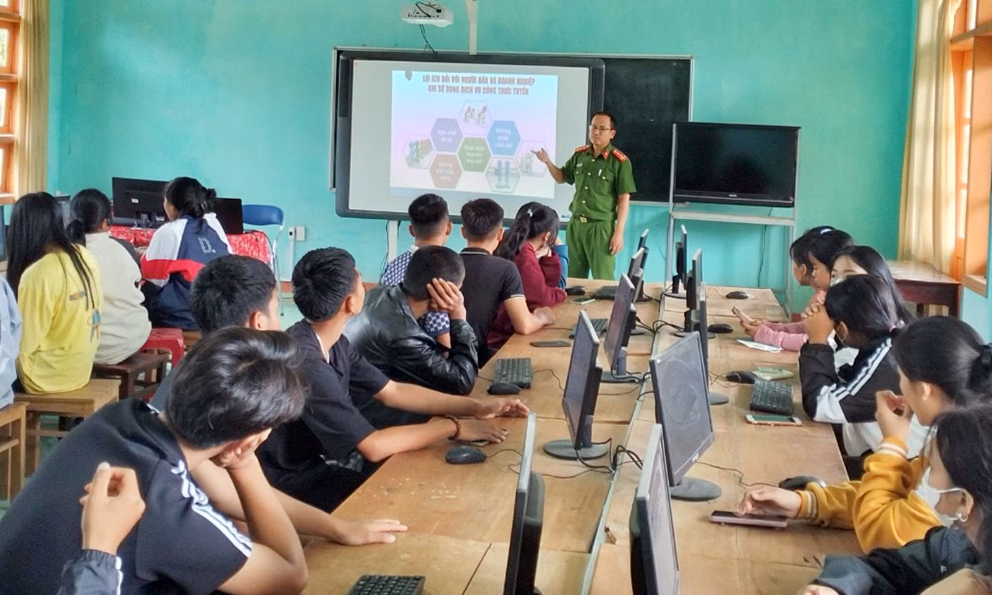 Đưa Đề án 06 vào trường học ở vùng biên giới Quảng Nam -0