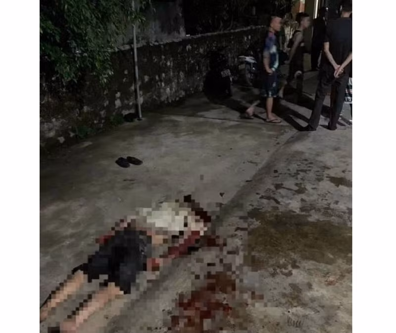 Nổ súng vào đám đông, ba người bị thương -0