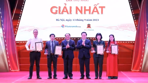 Trao Giải Báo chí toàn quốc “Vì sự nghiệp phát triển Văn hóa, Thể thao và Du lịch” lần thứ nhất