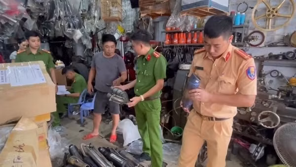 Phát hiện cơ sở chuyên chế, độ xe mô tô