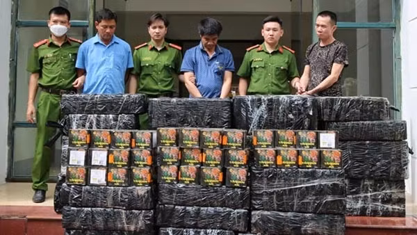 Thuê xe 7 chỗ vận chuyển 5 tạ pháo từ Quảng Trị ra Nghệ An