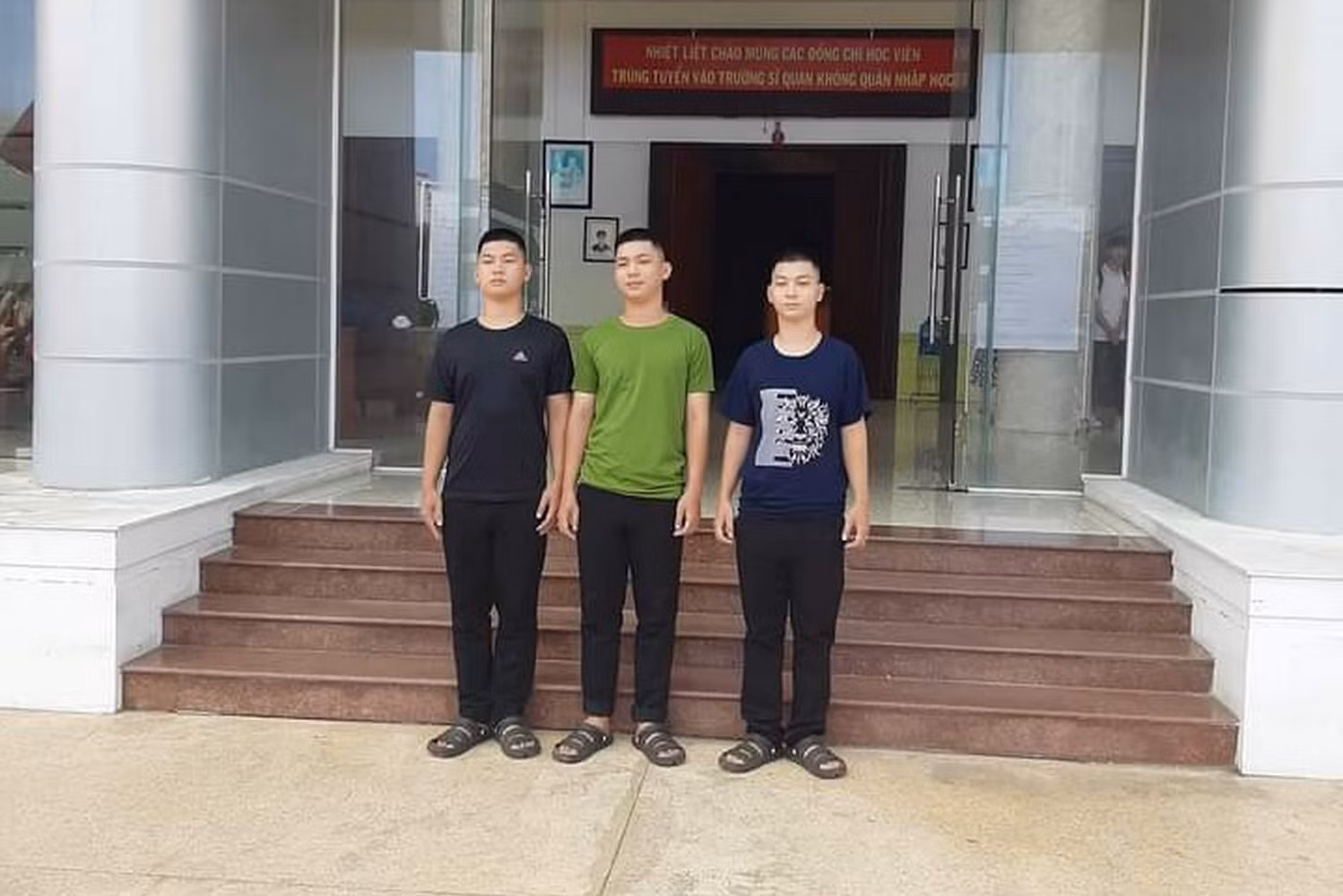 Anh em sinh 3 cùng đỗ vào Trường Sĩ quan Không quân -0