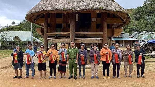 Lan tỏa mạnh mẽ phong trào “Nhà tôi có bình chữa cháy”
