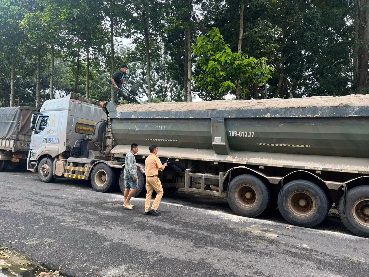 Quyết liệt xử lý vi phạm quá tải, quá khổ -0