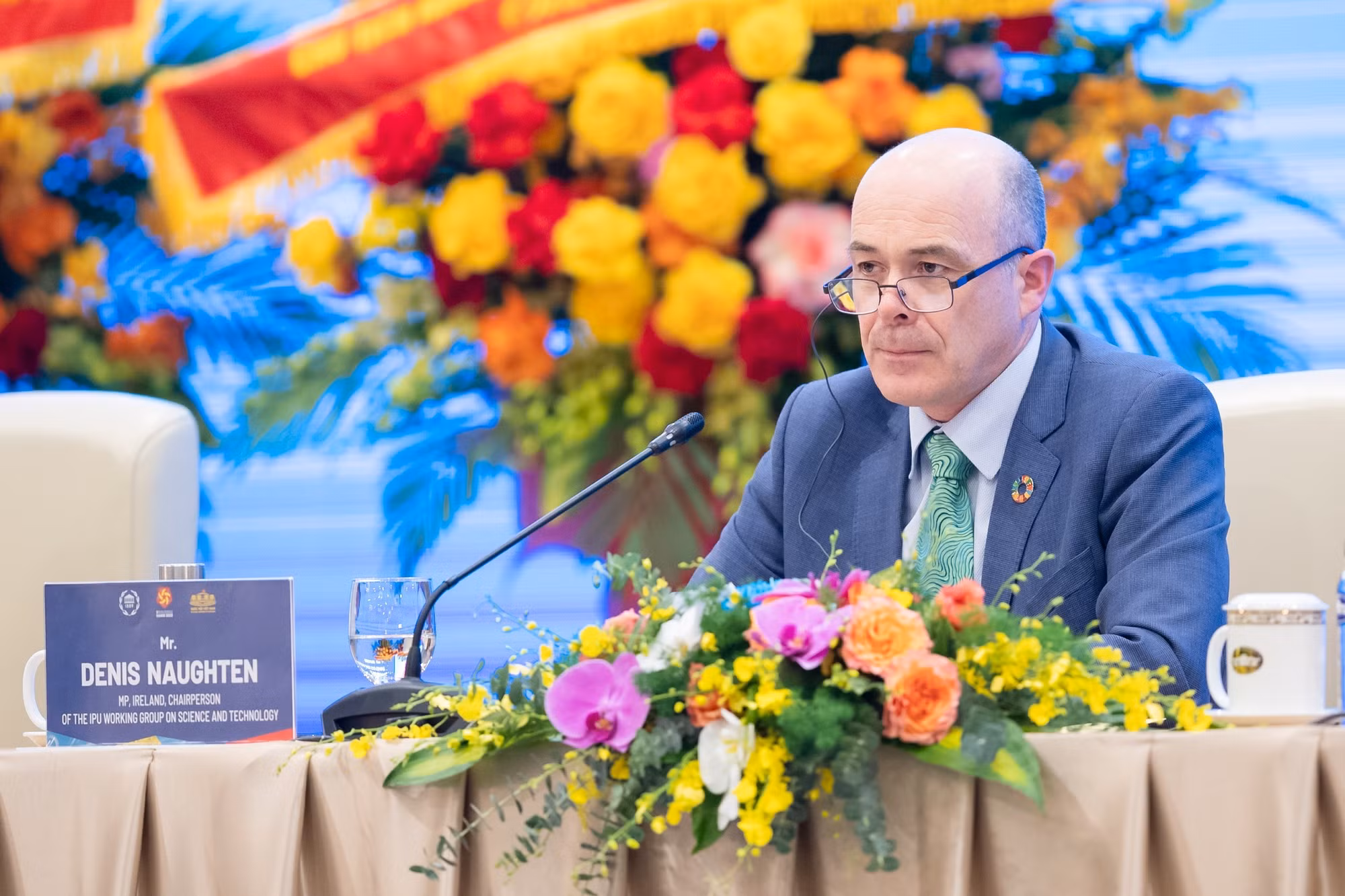 150920230401-denis-naughten.jpg -0