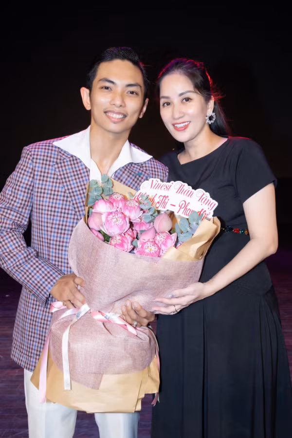 Khiêu vũ thể thao theo nhịp điệu hạnh phúc -1