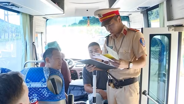Cách nào dẹp nạn "xe dù, bến cóc"