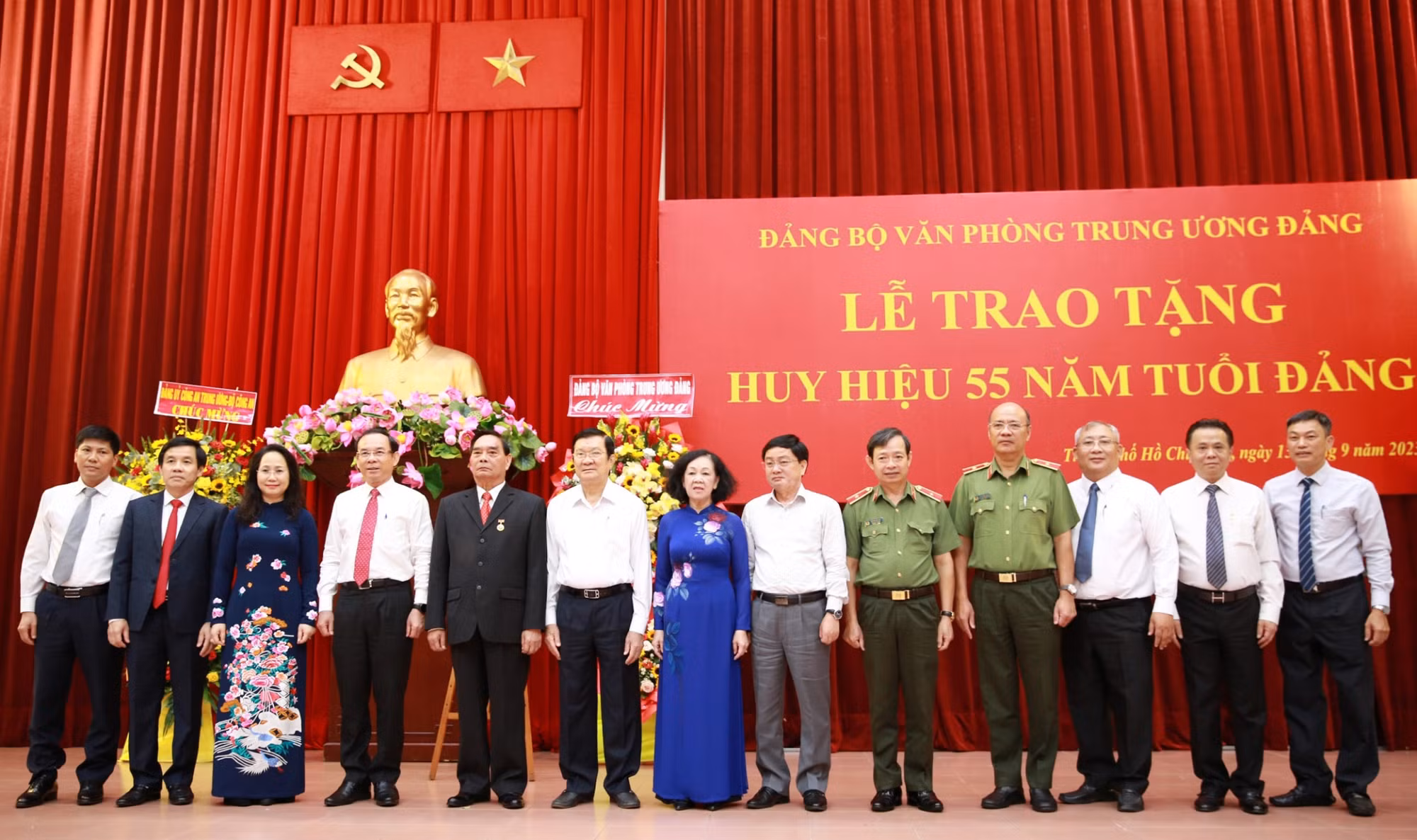 Đại tướng Lê Hồng Anh được trao tặng Huy hiệu 55 năm tuổi Đảng -0