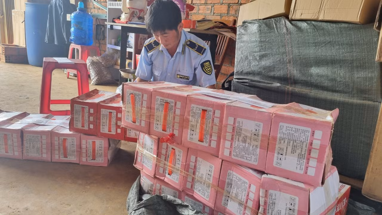 Phát hiện 3.200 bánh trung thu không rõ nguồn gốc, xuất xứ -0