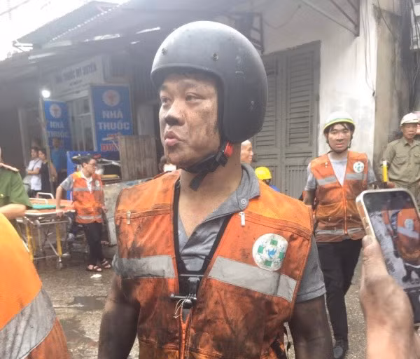 Xúc động tấm chân tình của người dân trong vụ hỏa hoạn ở Khương Hạ -0