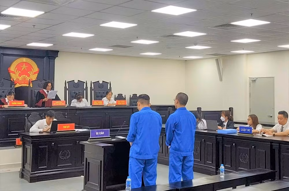 Chiếm đoạt 3,2 tỷ đồng của khách hàng, hai luật sư bị phạt 21 năm tù -0