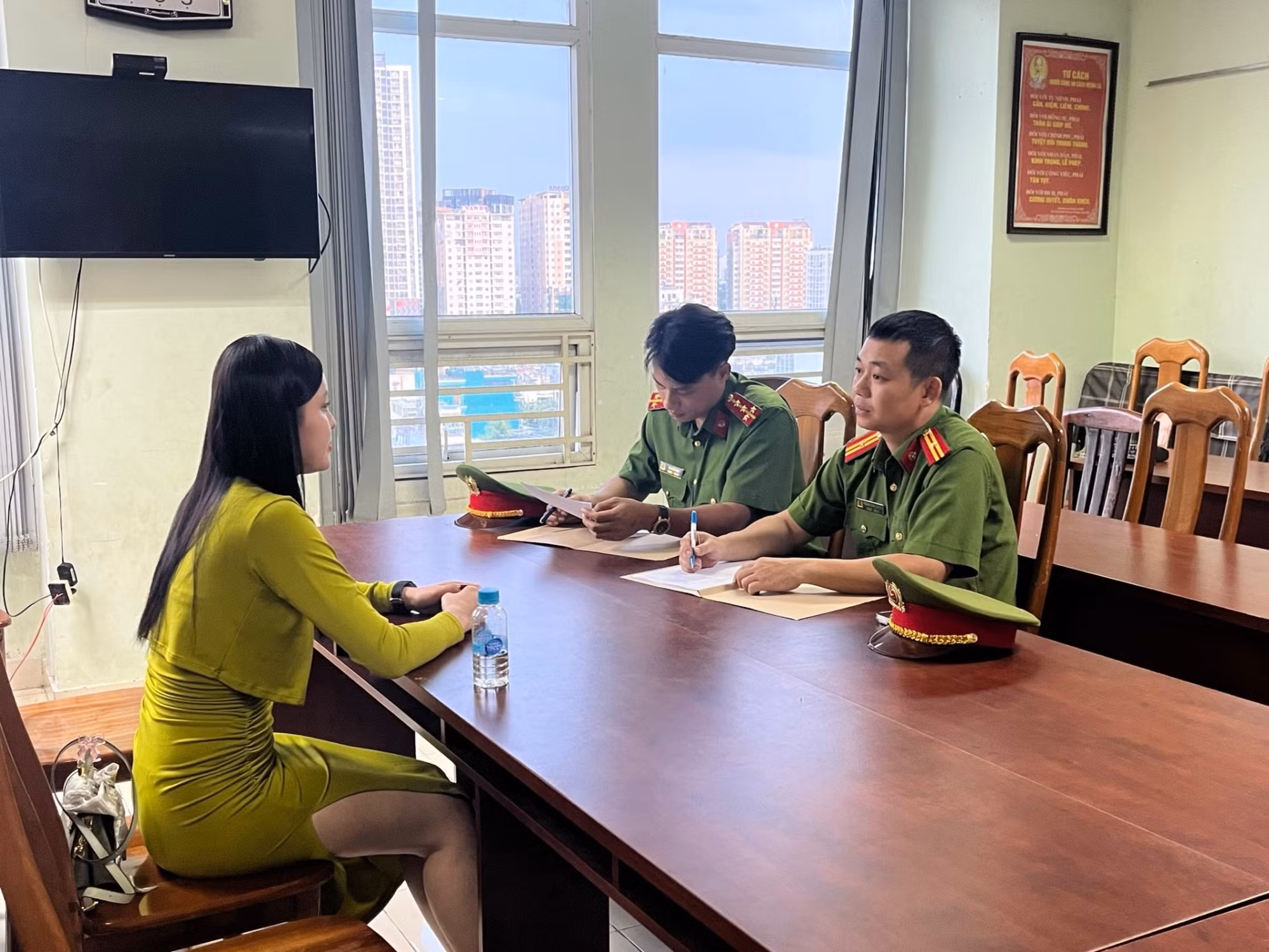 Triệt phá đường dây môi giới mại dâm cho tiếp viên hàng không, người mẫu ảnh... -0