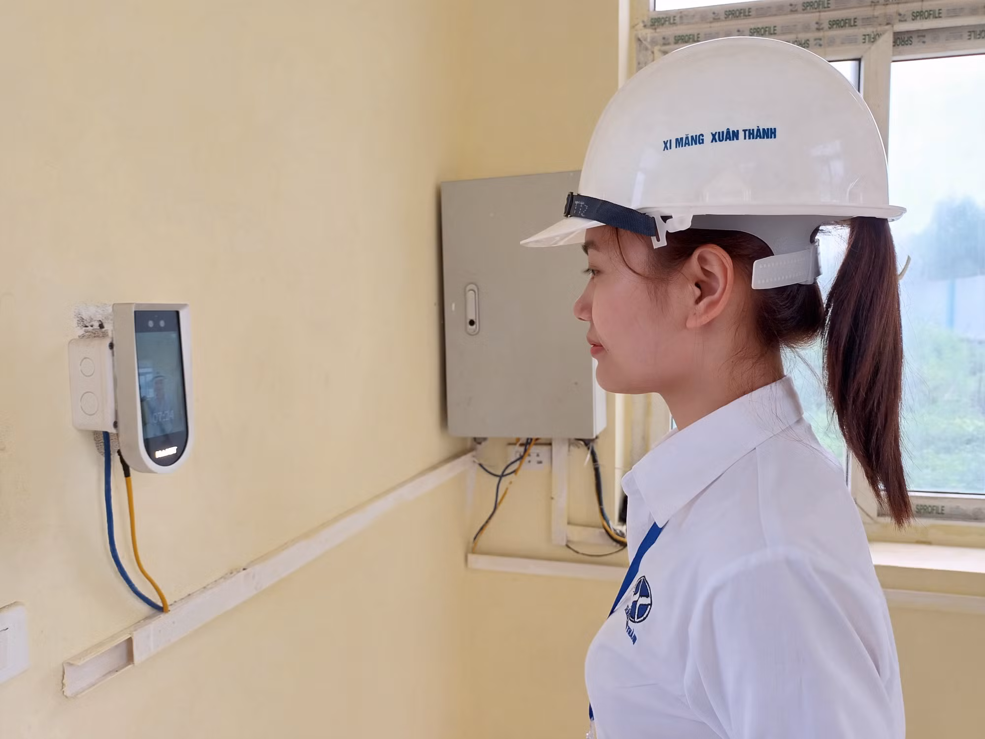 Hiệu quả ứng dụng CCCD gắn chíp, tài khoản định danh điện tử phục vụ kiểm soát an ninh và chấm công tại doanh nghiệp -1