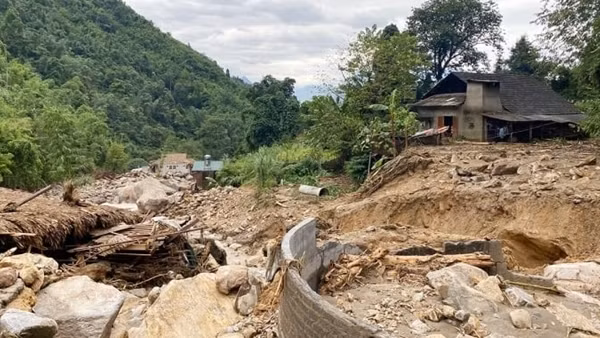 Thủ tướng yêu cầu tập trung khắc phục hậu quả lũ quét tại Lào Cai