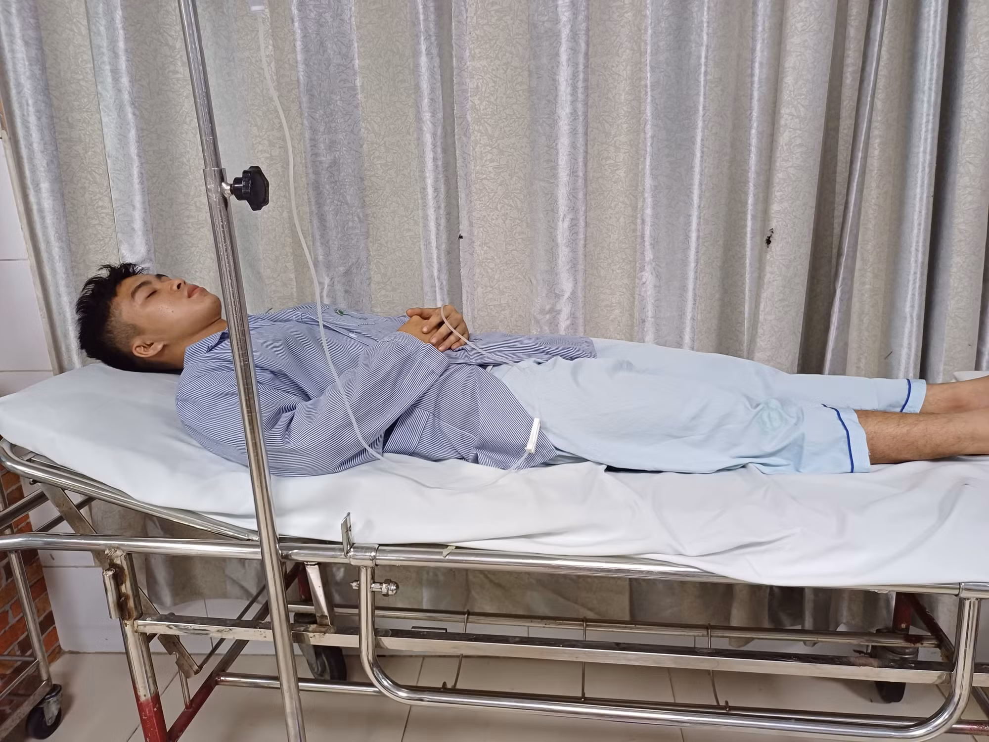 Lăn xả trong khói lửa giành giật mạng sống của người dân khỏi tử thần -0