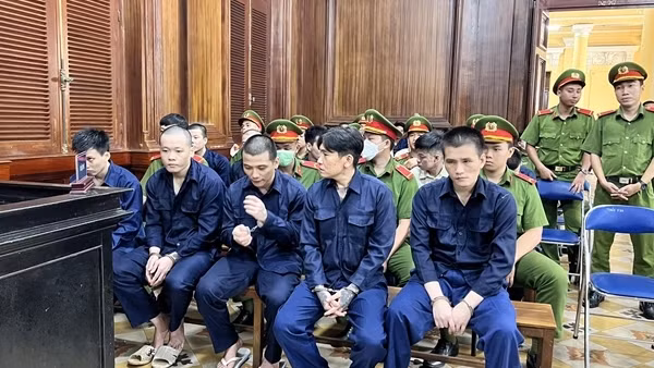 Nhóm “áo cam” đập phá quán ốc, gây náo loạn đường phố ra toà lãnh án