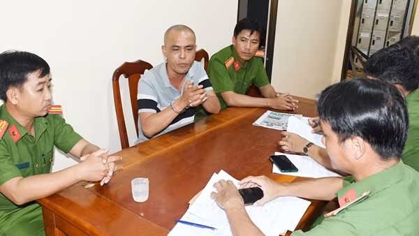 Bắt tạm giam giám đốc sản xuất, buôn bán phân bón giả
