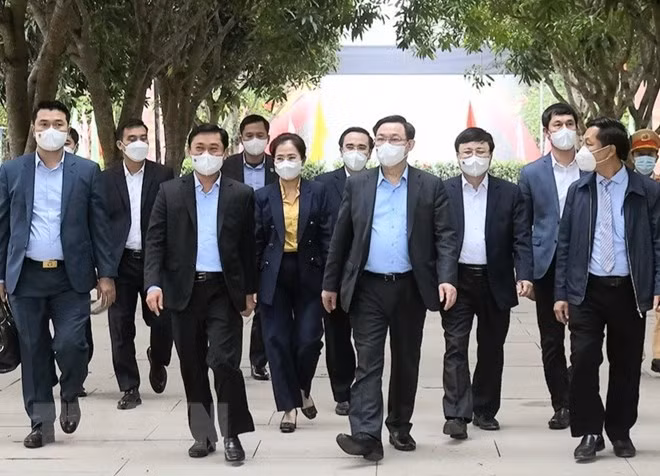 Chủ tịch Quốc hội dâng hương tưởng niệm Bác Hồ tại Nghệ An -0