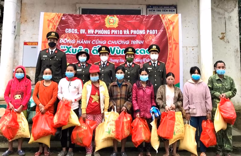 Nhiều hoạt động đem Tết yêu thương đến với vùng cao biên giới -0