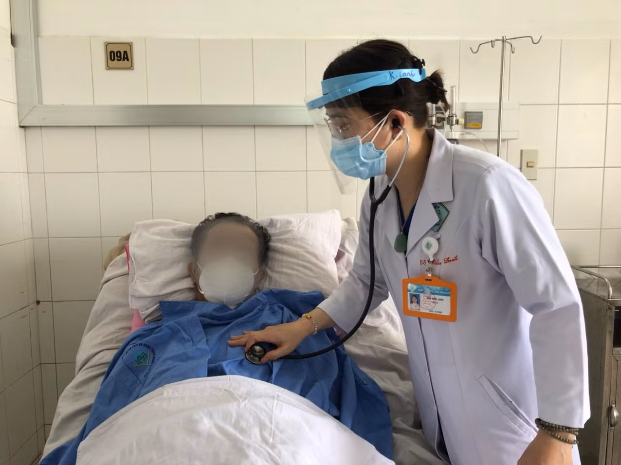 Cứu sống bệnh nhân COVID-19 sau 2 tháng trong tình trạng “thập tử nhất sinh” -0