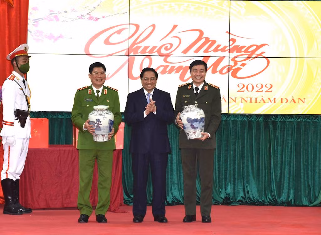 Luôn giữ thế chủ động trong phòng chống tội phạm và giúp đỡ nhân dân -0