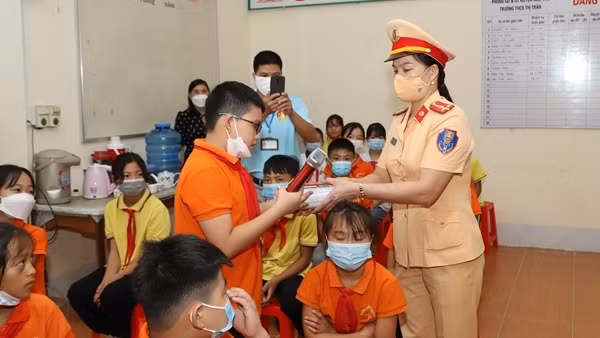 Báo chí thúc đẩy giáo dục vì tương lai trẻ em gái dân tộc thiểu số ảnh 7