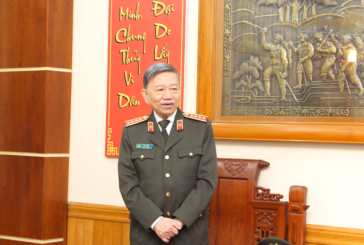 Bộ trưởng Tô Lâm thăm, động viên CBCS Trung đoàn Không quân CAND -0