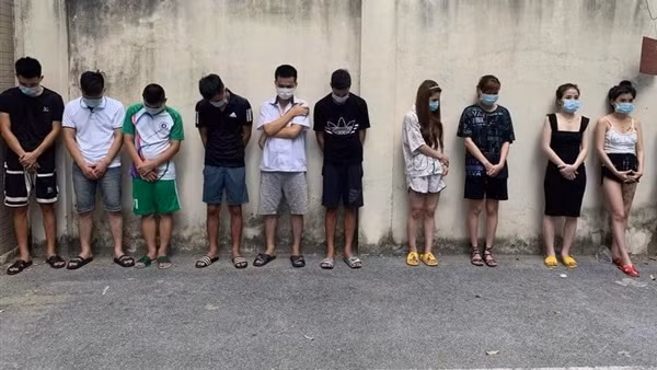 “Nữ quái” lừa đảo bán đất qua mạng lấy tiền chơi "chứng" ảnh 2
