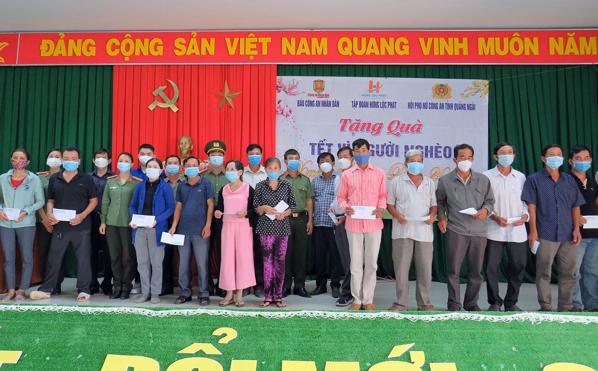 Chương trình “Tết vì người nghèo” đến với người dân tỉnh Quảng Ngãi -0