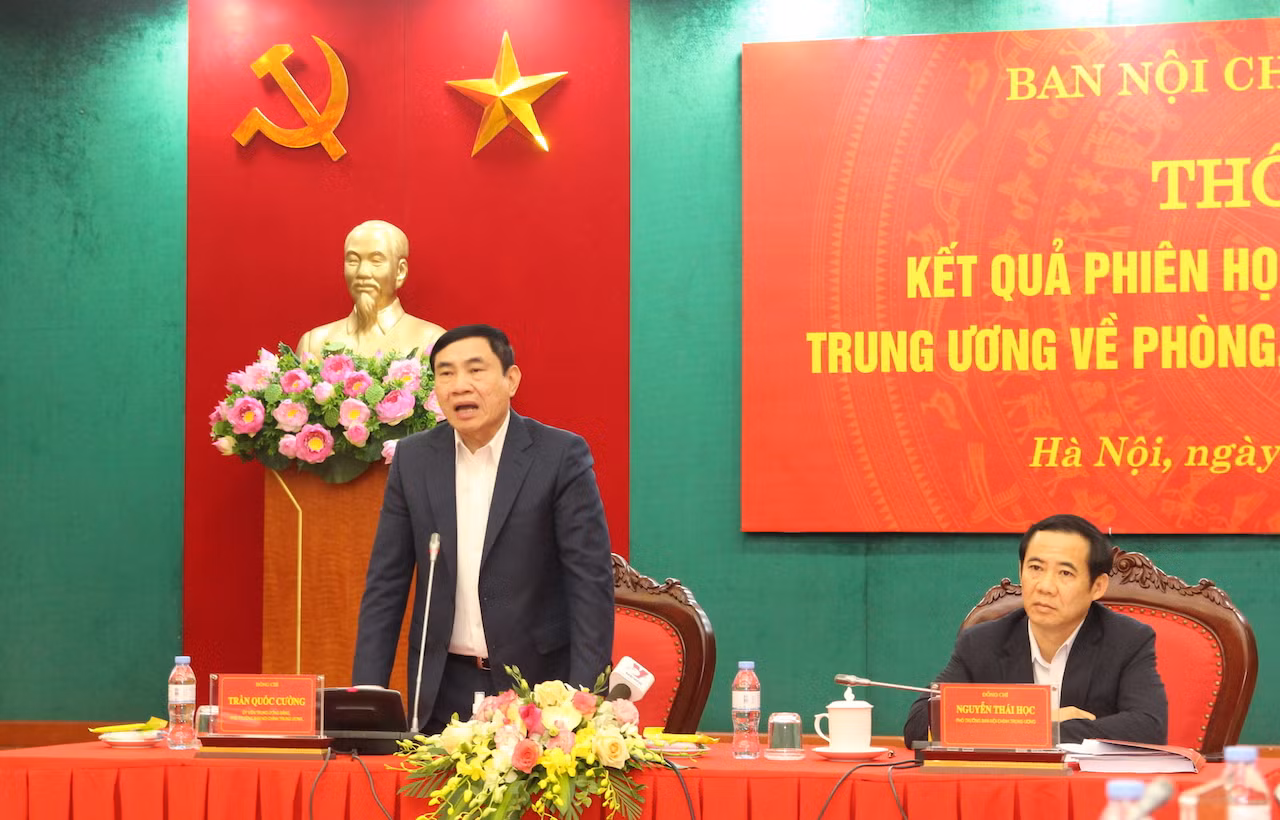 Chống tham nhũng, tiêu cực không vì chống dịch mà 