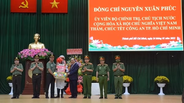 Chủ tịch nước Nguyễn Xuân Phúc chúc Tết Nhâm Dần 2022 ảnh 3