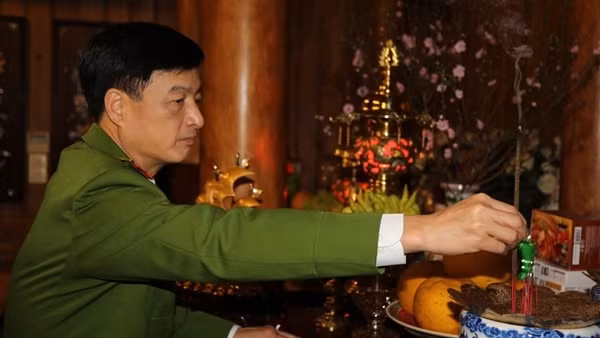 Thứ trưởng Nguyễn Duy Ngọc thăm các gia đình cố lãnh đạo Bộ Công an ảnh 5