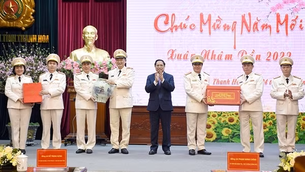 Thủ tướng Phạm Minh Chính thăm, chúc Tết cán bộ, chiến sỹ Công an tỉnh Thanh Hóa