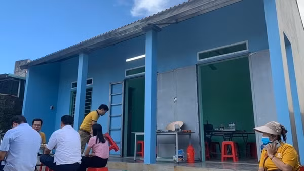 Bạn đọc Báo CAND và các nhà hảo tâm hỗ trợ xây nhà cho gia đình ông tâm thần, cháu bại não