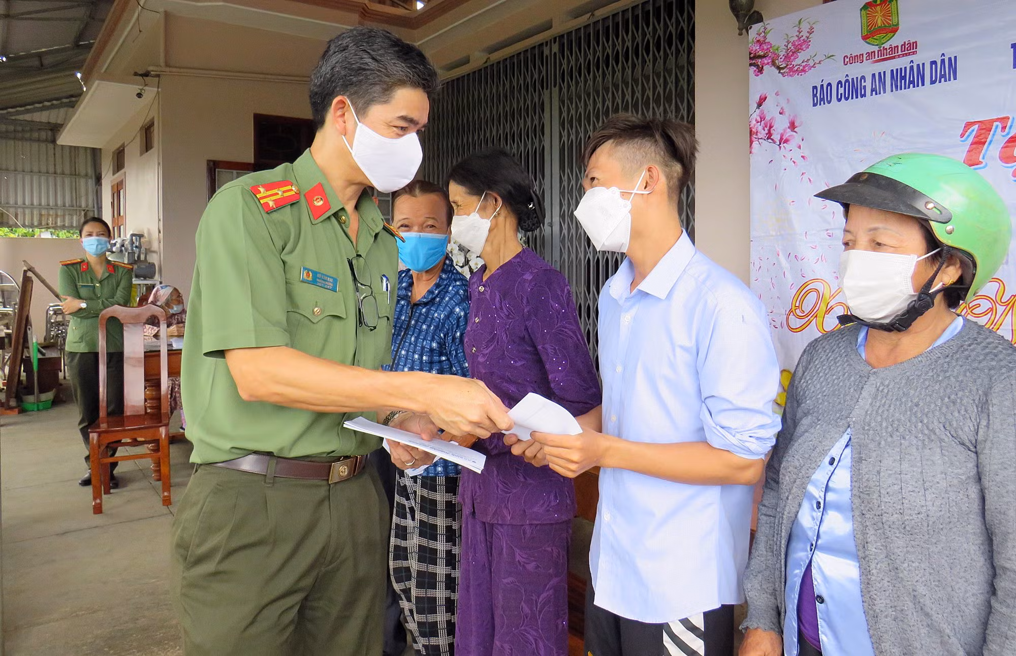 Chương trình “Tết vì người nghèo” đến với người dân tỉnh Quảng Ngãi -0