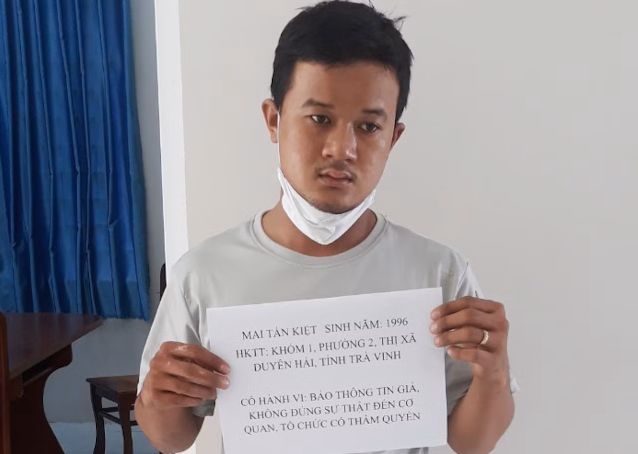 Hoang báo bị cướp 50 triệu đồng -0