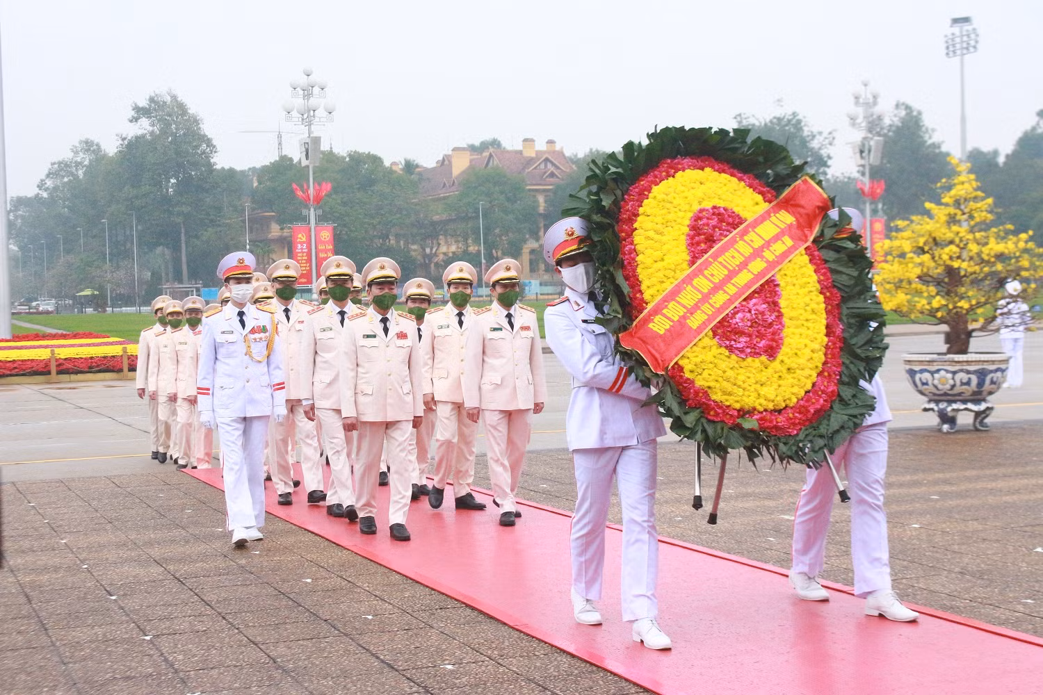 Lãnh đạo Đảng, Nhà nước vào Lăng viếng Chủ tịch Hồ Chí Minh * Đoàn Đảng ủy Công an Trung ương, Bộ Công an vào Lăng viếng Chủ tịch Hồ Chí Minh -0