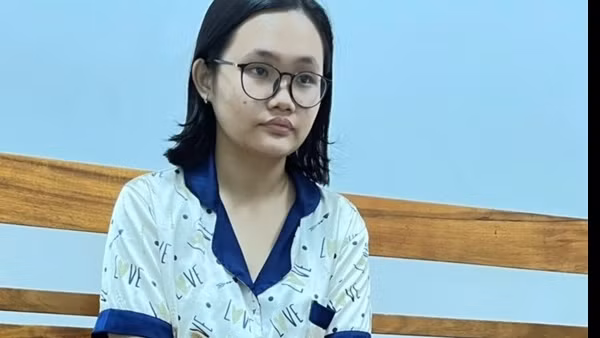 Dùng xyanua đầu độc chết cha ruột rồi đốt nhà