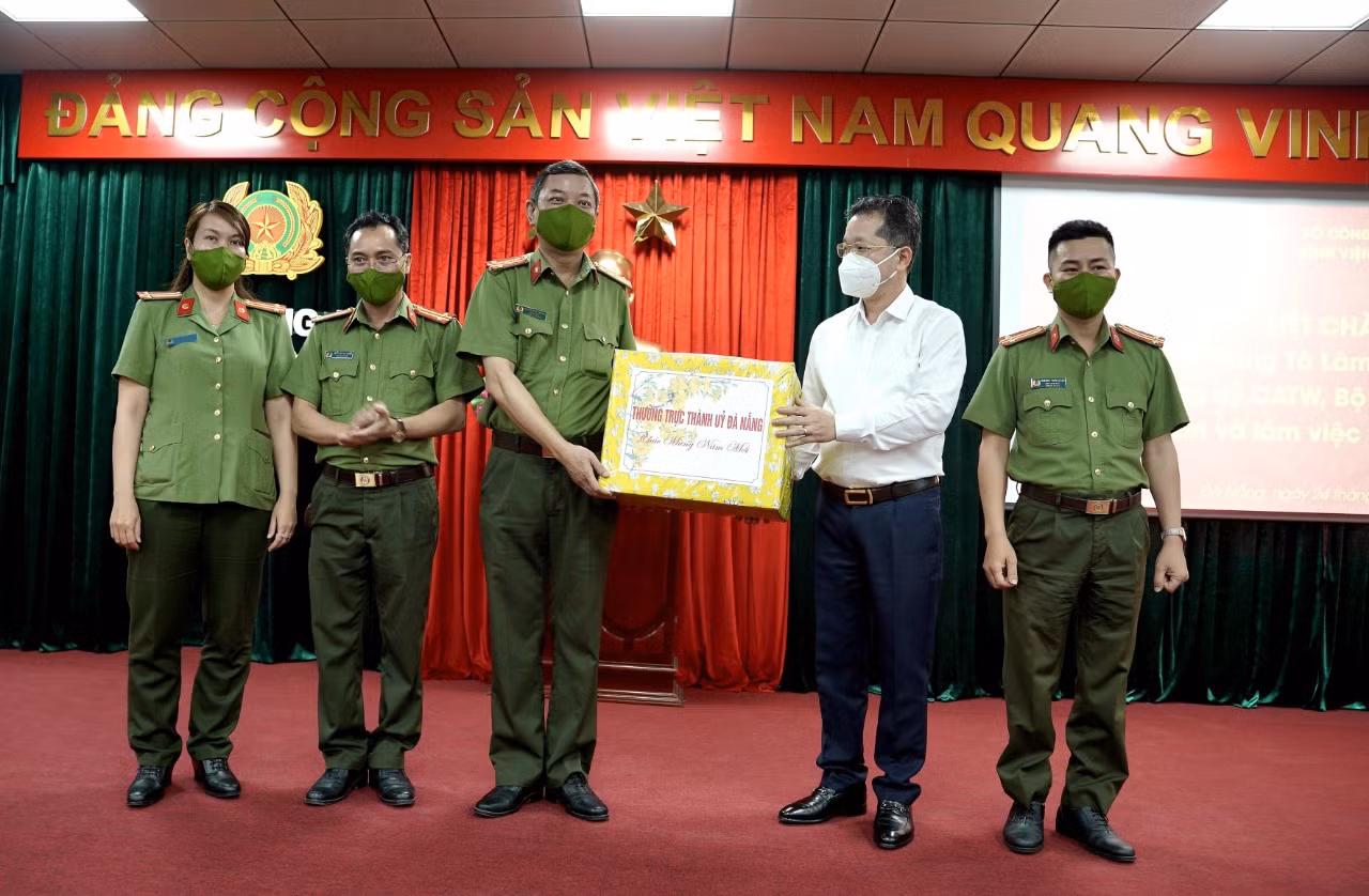 Bộ trưởng Tô Lâm kiểm tra công tác tại Công an TP Đà Nẵng và Bệnh viện 199 -0