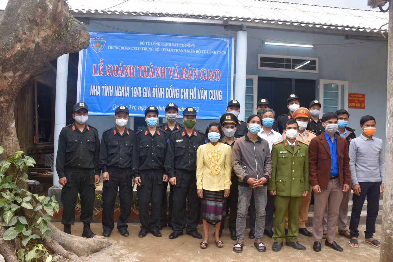 Tặng hơn 100 suất quà hỗ trợ đồng bào Vân Kiều ở bản Chùa, Quảng Trị đón Tết -0